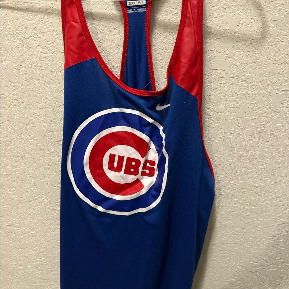Nike Woman’s Cubs Blue and Red Athletic Tee size L